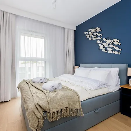 The Soaring Seagulls With Parking דירה